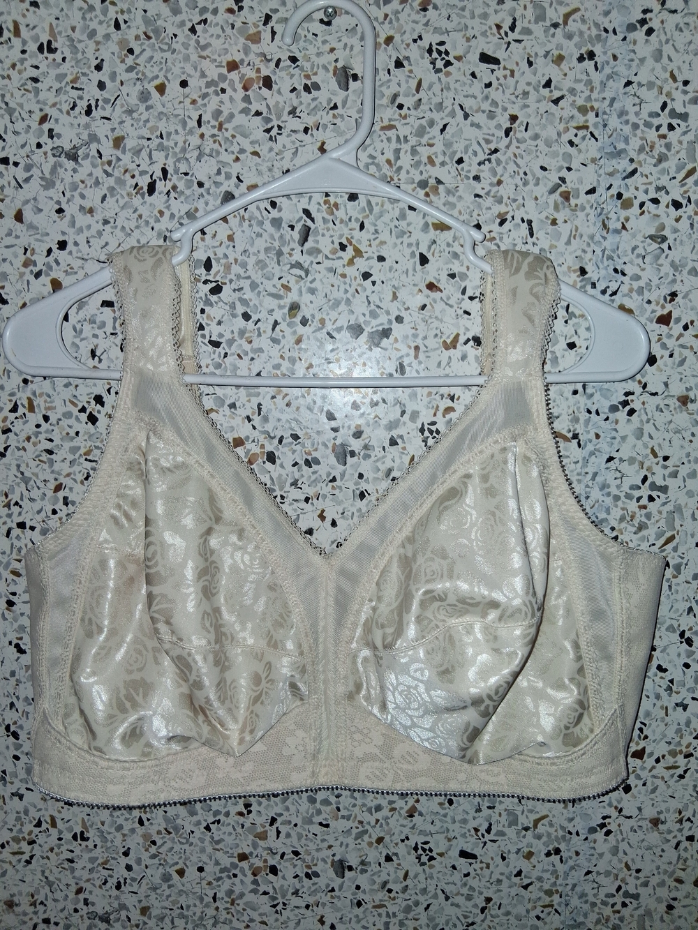 Women's Playtex Bra Size 46C Ivory No Padding Wireless
